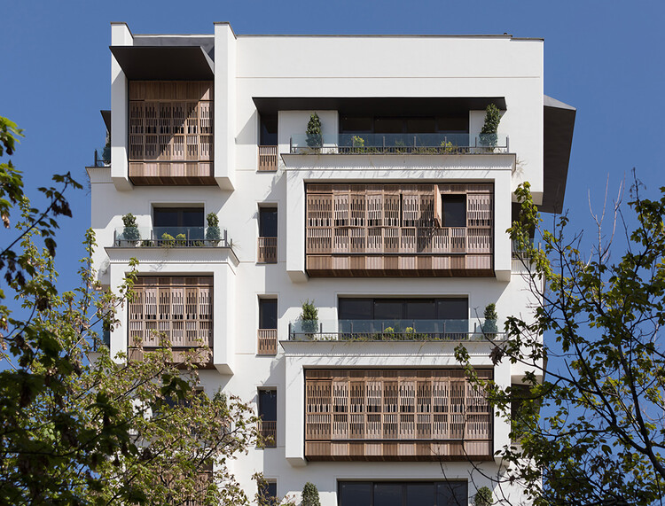 طراحی نمای بیرونی ساختمان مسکونی بالکون دار